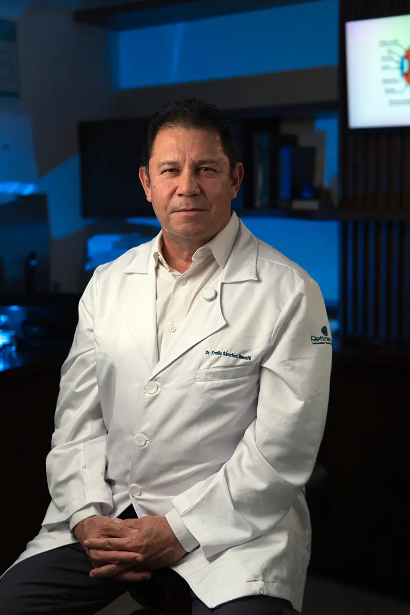 Dr. Ermilo Sánchez Buenfil, oftalmólogo especialista en retina y vítreo en RetimediQ